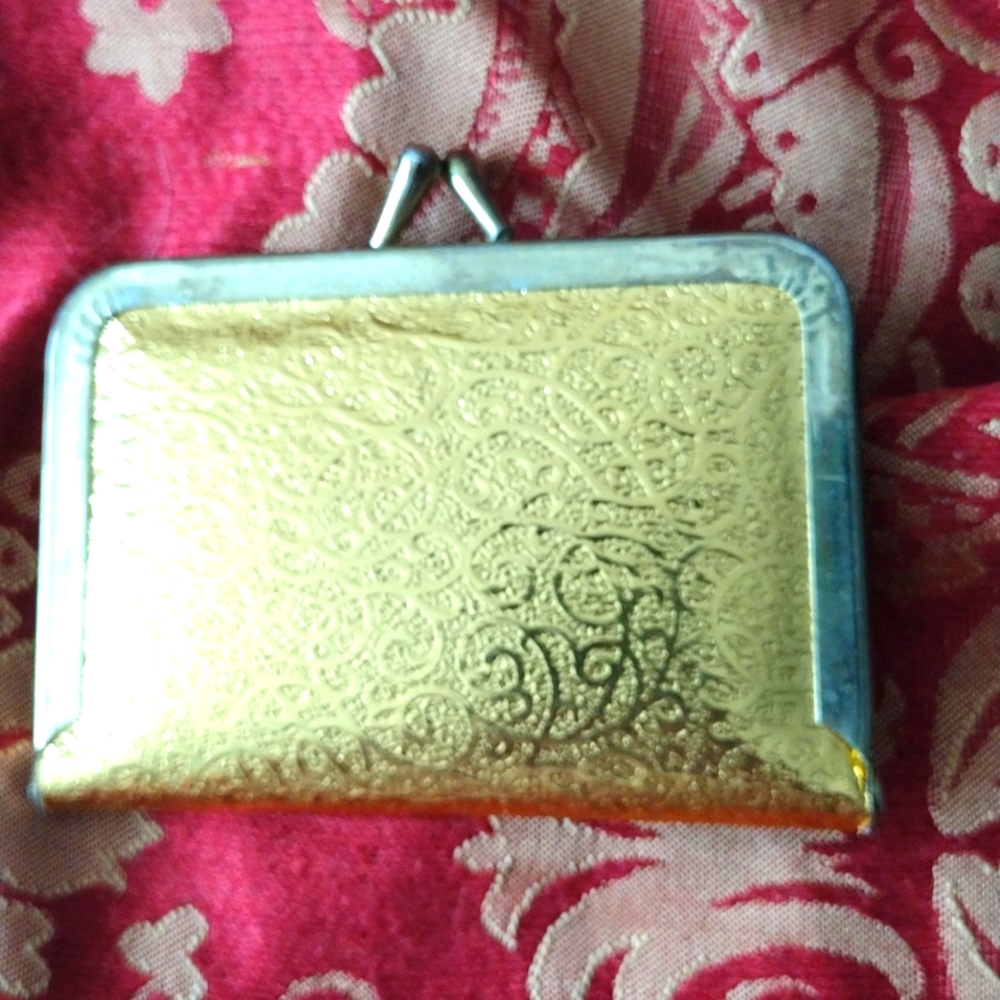 Traveling sewing mini kit